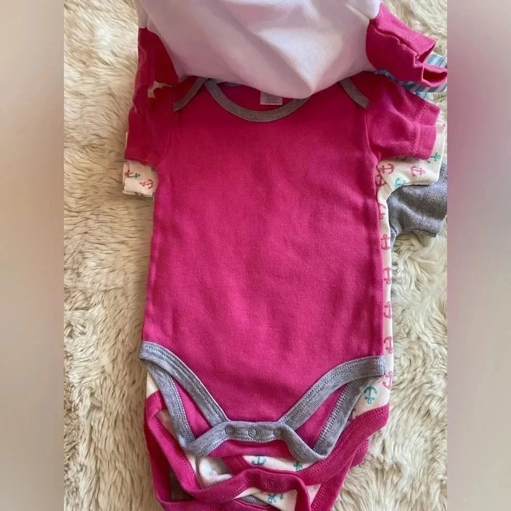 M of 5 onesies/body suits 6-9 m NWT & First Words touch/feel book